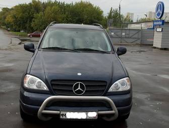 2000 Mercedes-Benz ML-Class Pictures