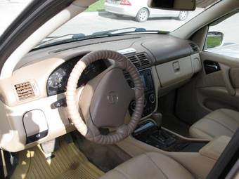 2002 Mercedes-Benz ML-Class Pictures