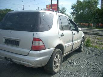 2002 Mercedes-Benz ML-Class Pictures