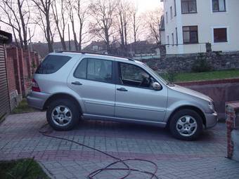 2004 Mercedes-Benz ML-Class Pictures