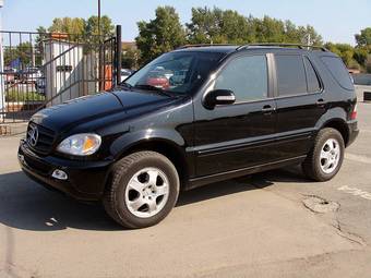 2004 Mercedes-Benz ML-Class Pictures