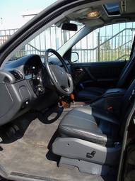 2004 Mercedes-Benz ML-Class Pictures