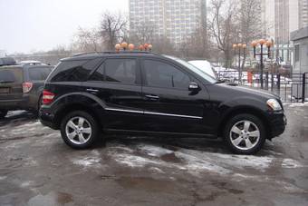 2005 Mercedes-Benz ML-Class Pictures