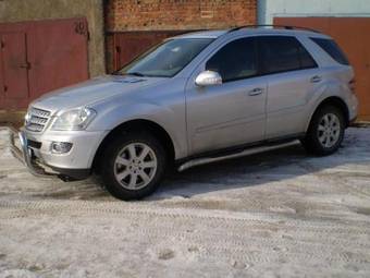 2005 Mercedes-Benz ML-Class Pictures