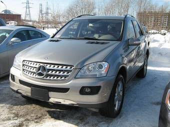 2005 Mercedes-Benz ML-Class Pictures