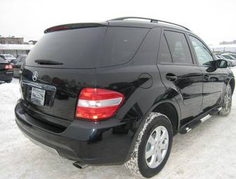 2005 Mercedes-Benz ML-Class Pictures