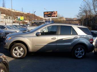 2005 Mercedes-Benz ML-Class Pictures