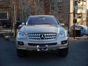 2005 Mercedes-Benz ML-Class Pictures