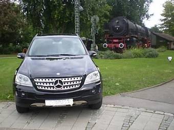 2005 Mercedes-Benz ML-Class Pictures