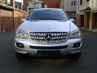 2005 Mercedes-Benz ML-Class Pictures