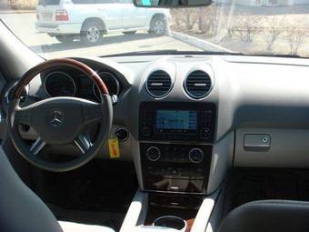 2005 Mercedes-Benz ML-Class Pictures