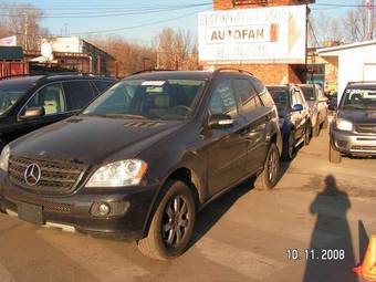 2005 Mercedes-Benz ML-Class Pictures