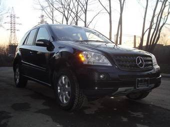 2005 Mercedes-Benz ML-Class Pictures
