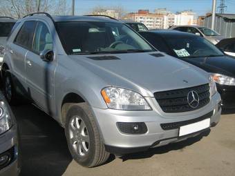 2005 Mercedes-Benz ML-Class Pictures