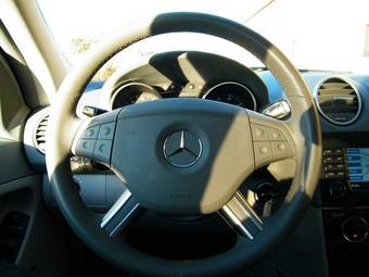 2005 Mercedes-Benz ML-Class Wallpapers