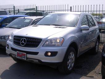 2005 Mercedes-Benz ML-Class Pictures