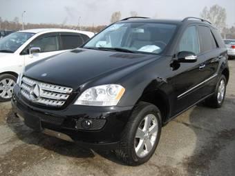 2005 Mercedes-Benz ML-Class Pictures