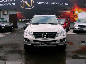 2005 Mercedes-Benz ML-Class Pictures