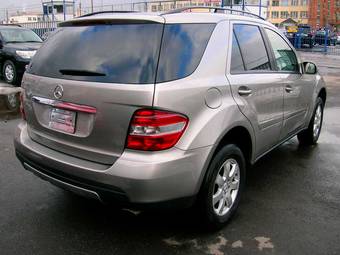 2005 Mercedes-Benz ML-Class Pictures