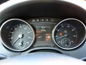 2005 Mercedes-Benz ML-Class Pictures