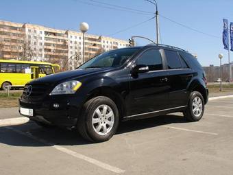 2005 Mercedes-Benz ML-Class Pictures