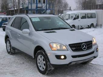 2005 Mercedes-Benz ML-Class Pictures