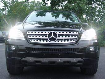 2005 Mercedes-Benz ML-Class Pictures