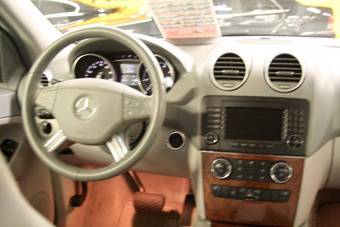 2005 Mercedes-Benz ML-Class Photos