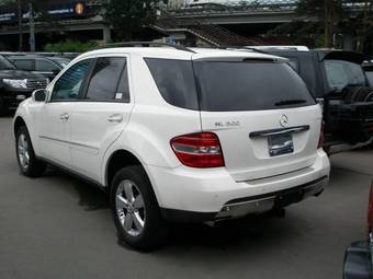 2005 Mercedes-Benz ML-Class Pictures