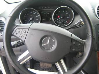 2005 Mercedes-Benz ML-Class Pictures