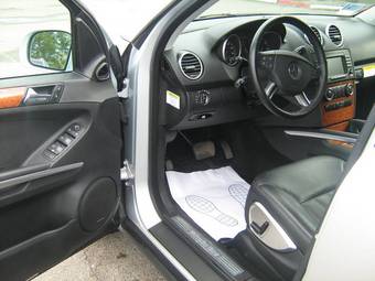 2005 Mercedes-Benz ML-Class Pictures