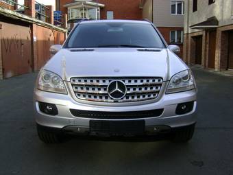 2005 Mercedes-Benz ML-Class Pictures
