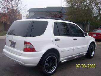 2005 Mercedes-Benz ML-Class Pictures