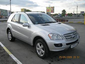 2005 Mercedes-Benz ML-Class Pictures