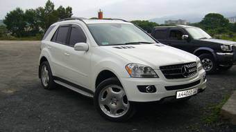 2005 Mercedes-Benz ML-Class Pictures