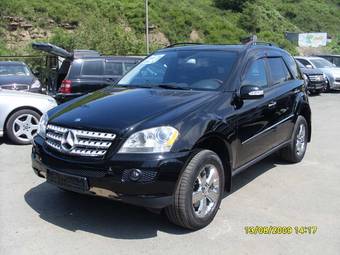 2005 Mercedes-Benz ML-Class Pictures