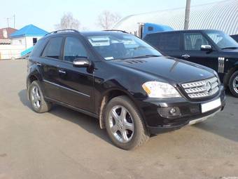 2005 Mercedes-Benz ML-Class Pictures