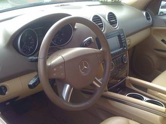 2005 Mercedes-Benz ML-Class Pictures