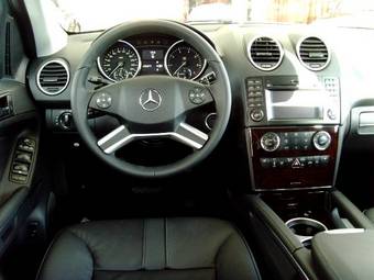 2010 Mercedes-Benz ML-Class Pictures
