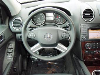 2010 Mercedes-Benz ML-Class Wallpapers