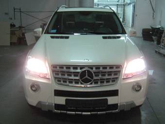 2010 Mercedes-Benz ML-Class Pictures