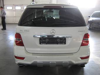 2010 Mercedes-Benz ML-Class Photos