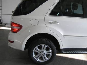 2010 Mercedes-Benz ML-Class Photos