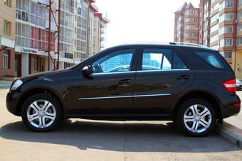 2010 Mercedes-Benz ML-Class Pictures