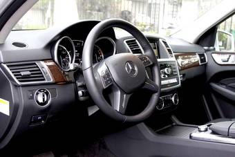 2011 Mercedes-Benz ML-Class Pictures