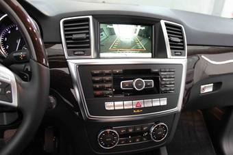 2012 Mercedes-Benz ML-Class Pictures