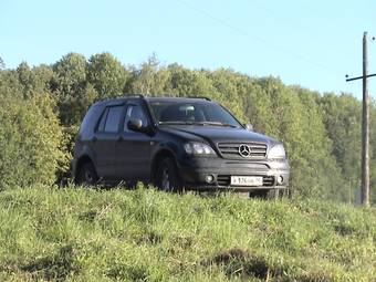 2000 Mercedes-Benz ML320