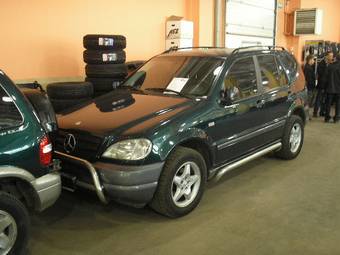 2000 Mercedes-Benz ML320