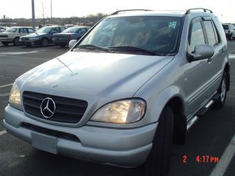 2001 Mercedes-Benz ML320