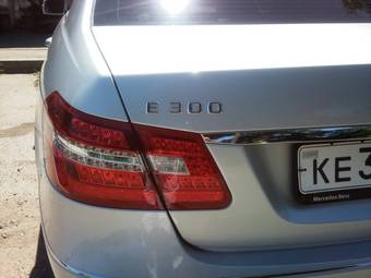 2010 Mercedes-Benz R-Class Pictures